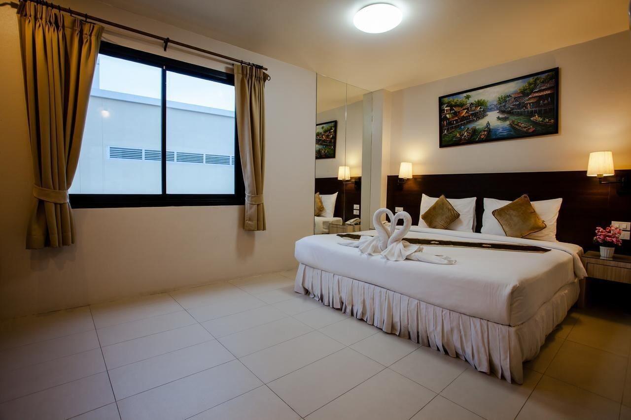 Amici Miei Guesthouse - SHA Plus Phuket Extérieur photo