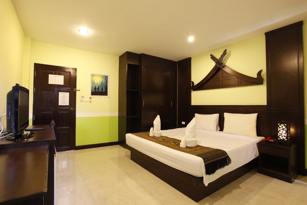 Amici Miei Guesthouse - SHA Plus Phuket Extérieur photo