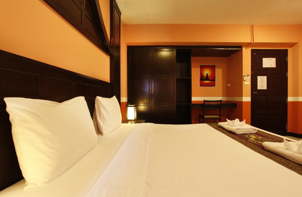 Amici Miei Guesthouse - SHA Plus Phuket Extérieur photo
