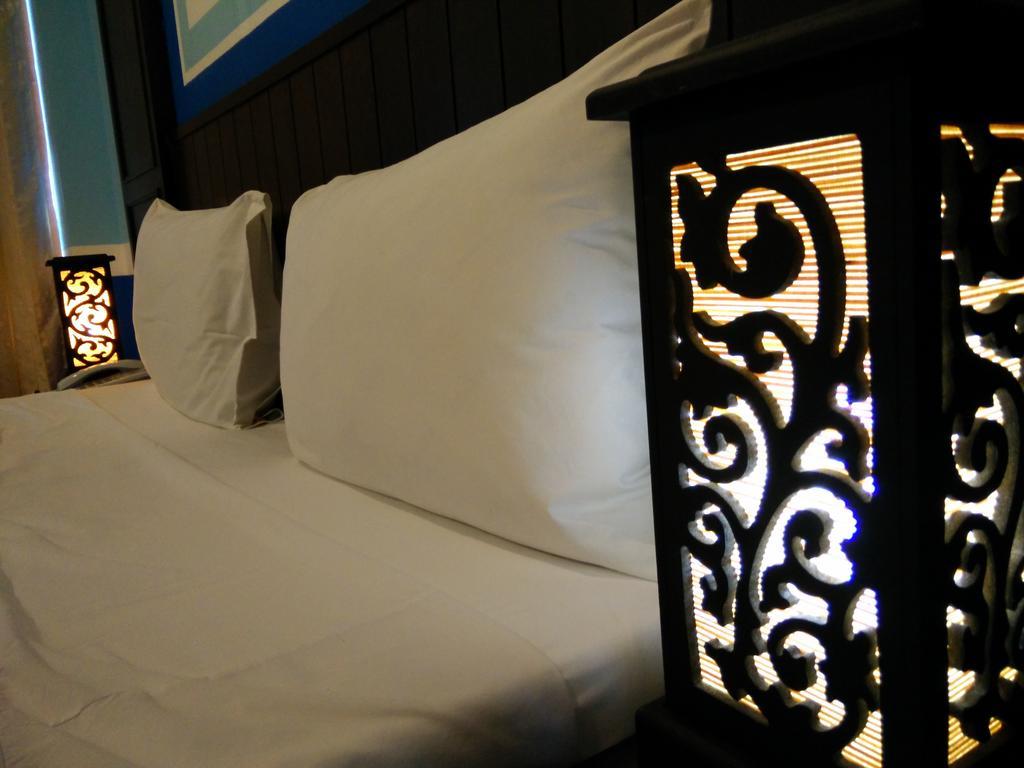 Amici Miei Guesthouse - SHA Plus Phuket Extérieur photo