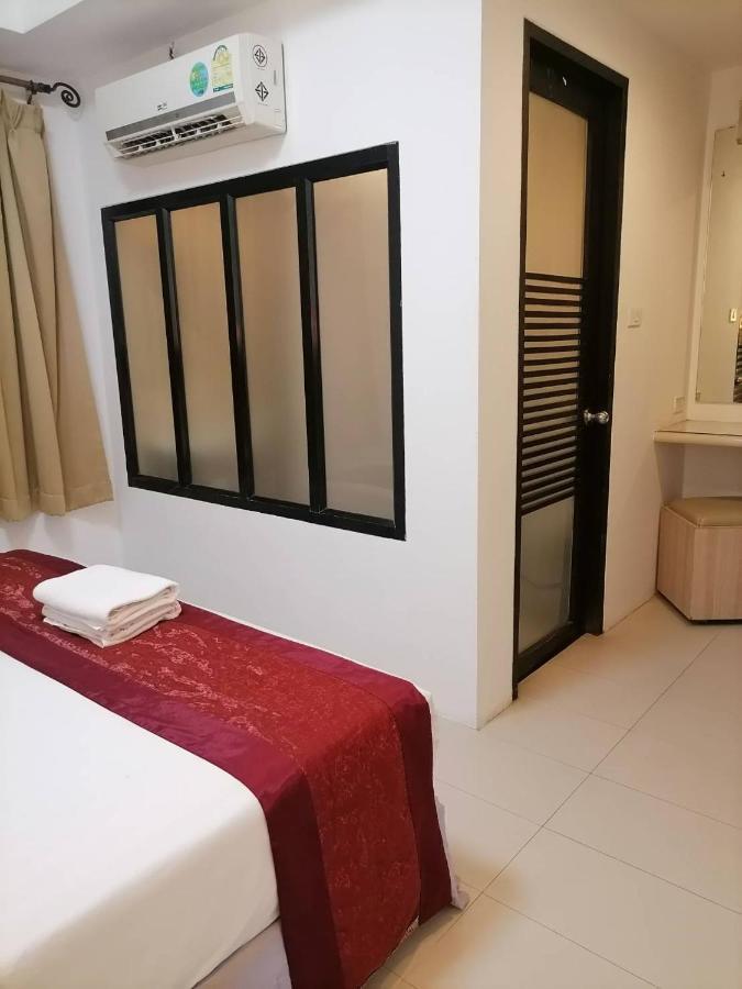 Amici Miei Guesthouse - SHA Plus Phuket Extérieur photo