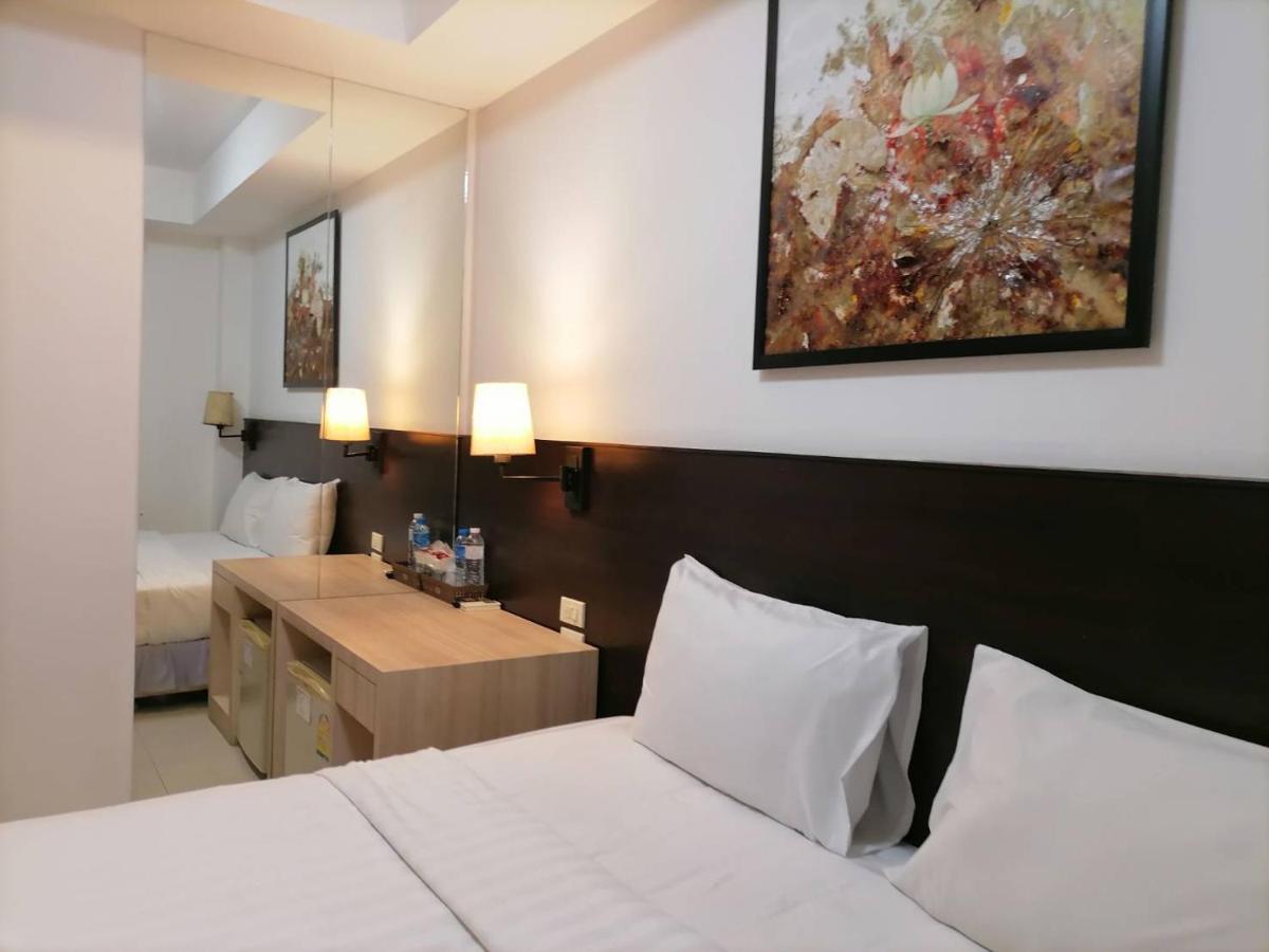 Amici Miei Guesthouse - SHA Plus Phuket Extérieur photo