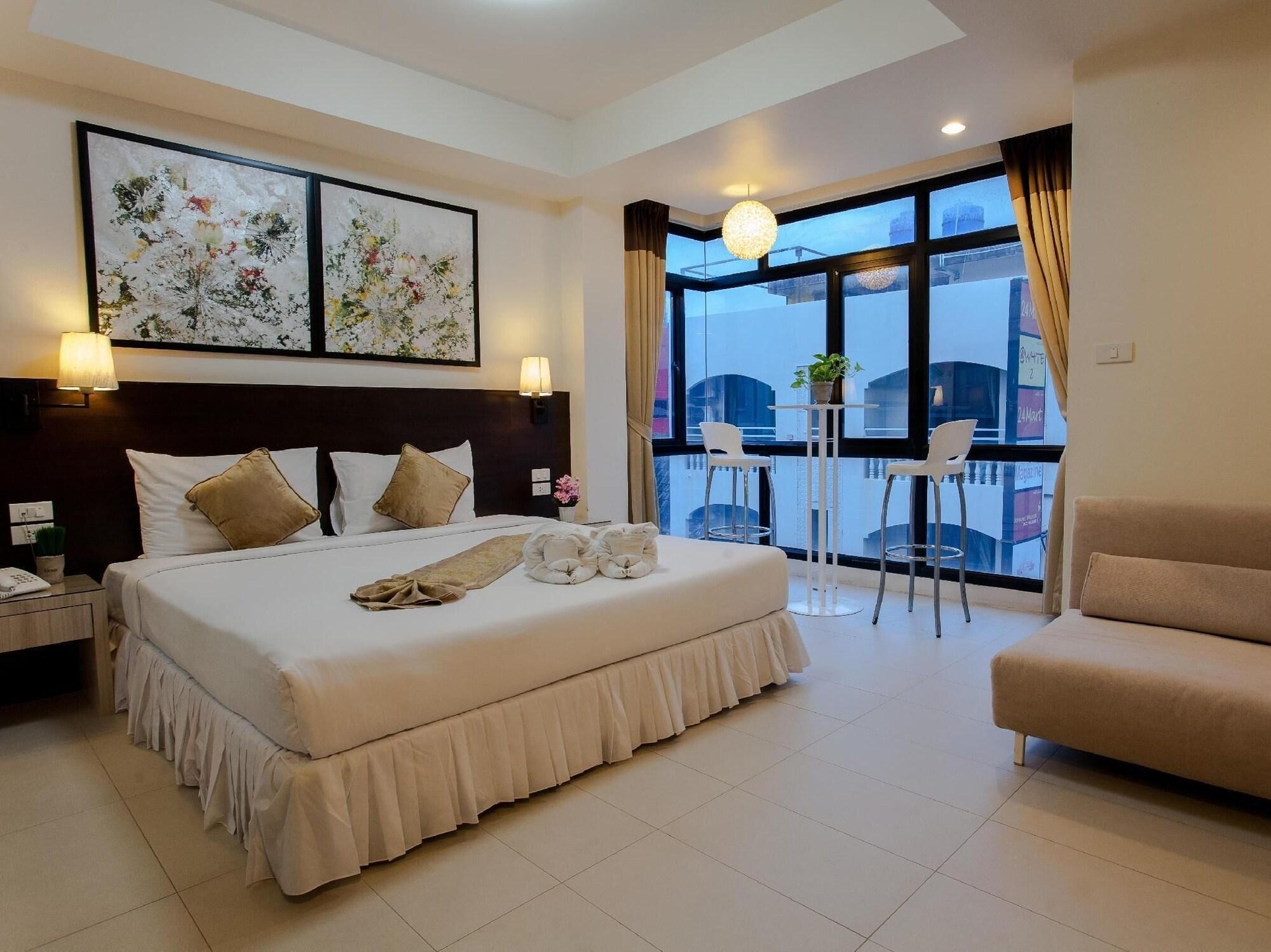 Amici Miei Guesthouse - SHA Plus Phuket Extérieur photo