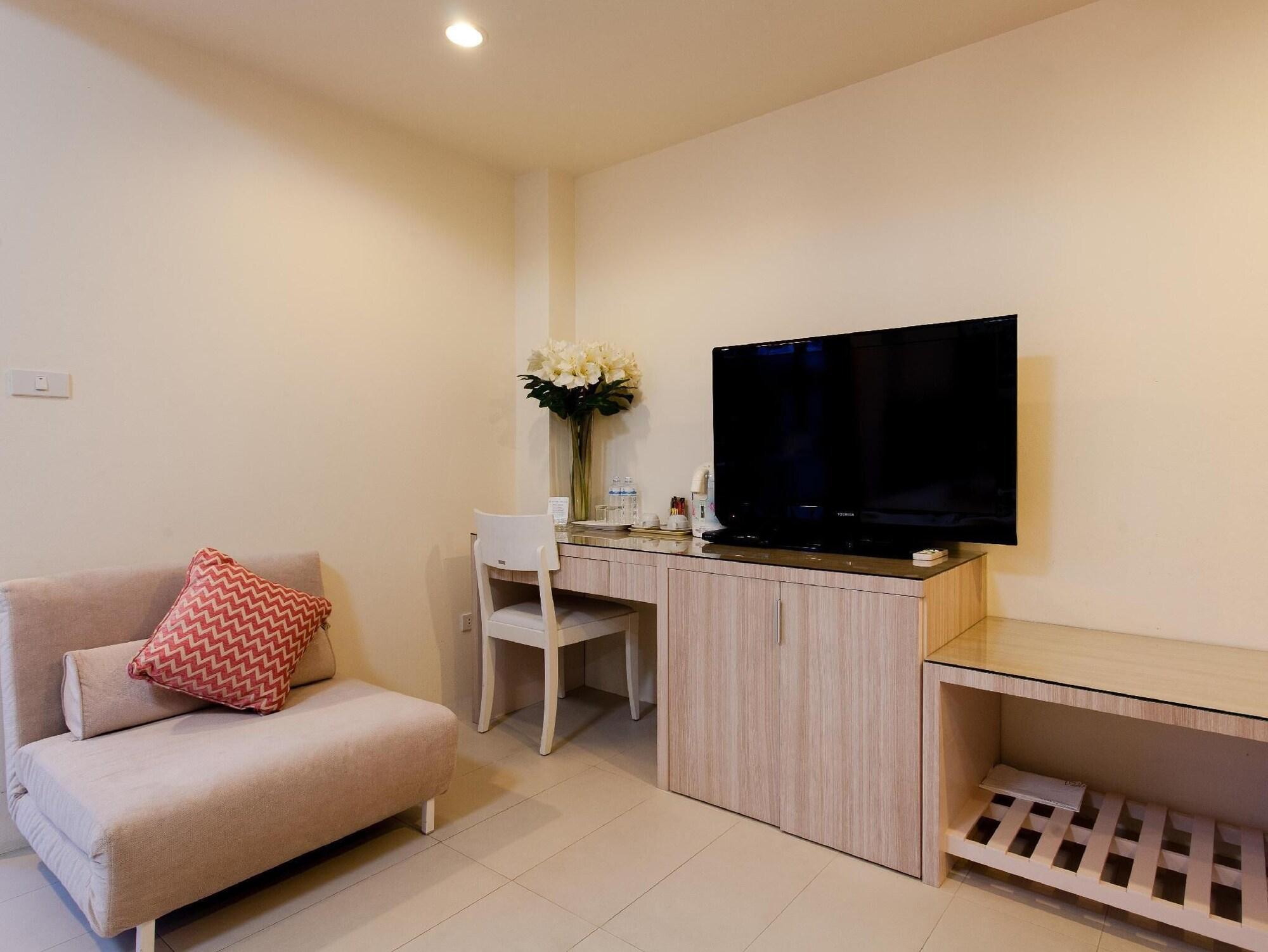 Amici Miei Guesthouse - SHA Plus Phuket Extérieur photo