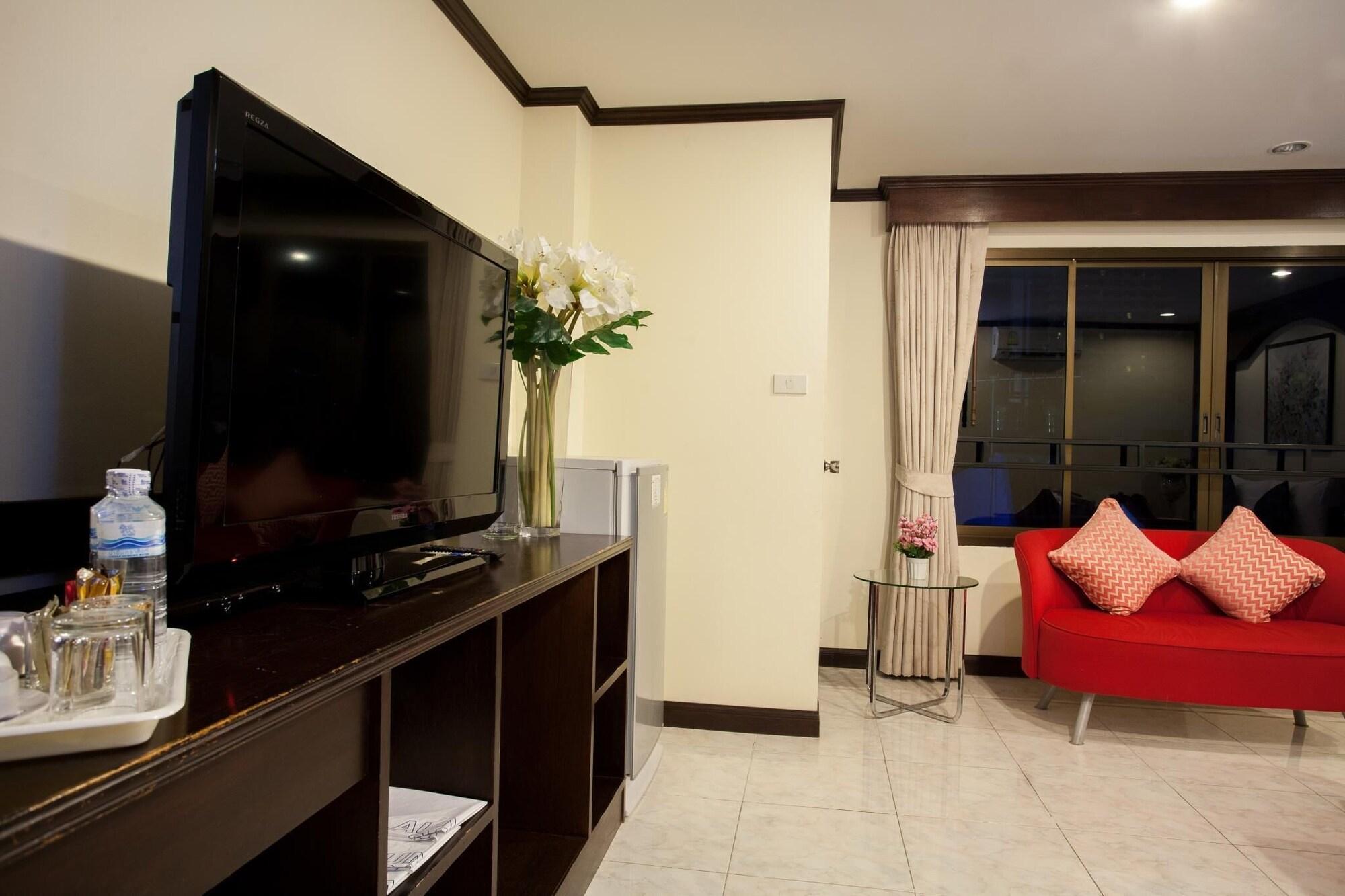 Amici Miei Guesthouse - SHA Plus Phuket Extérieur photo