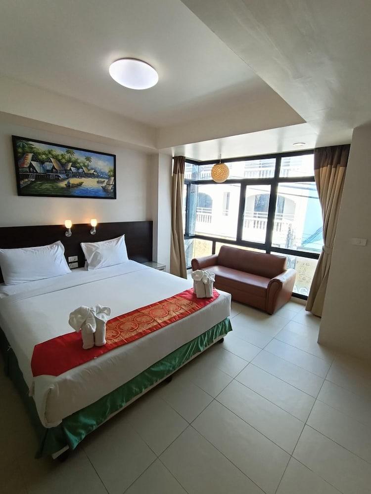 Amici Miei Guesthouse - SHA Plus Phuket Extérieur photo