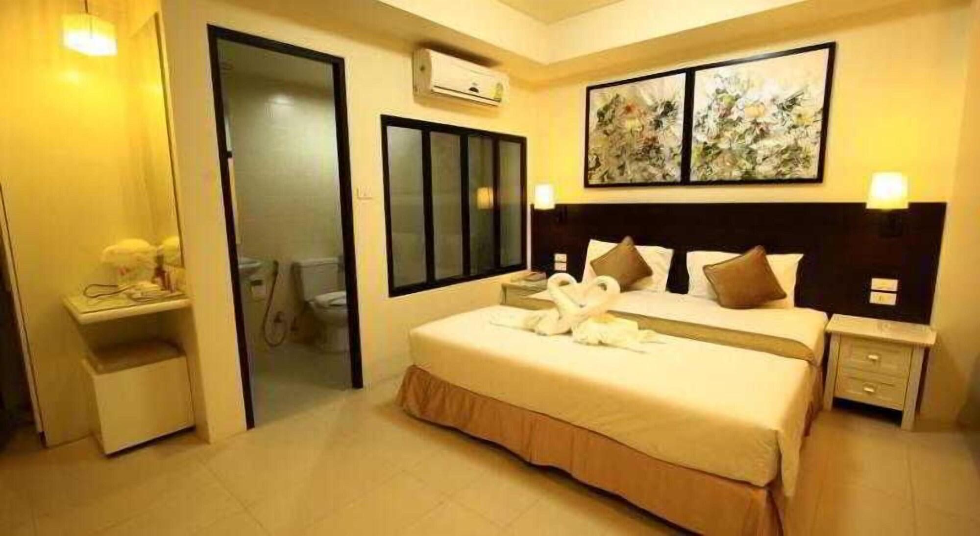 Amici Miei Guesthouse - SHA Plus Phuket Extérieur photo