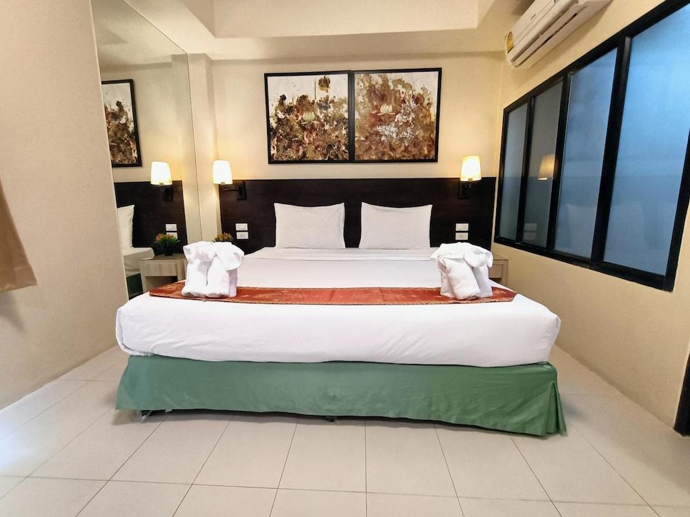 Amici Miei Guesthouse - SHA Plus Phuket Extérieur photo
