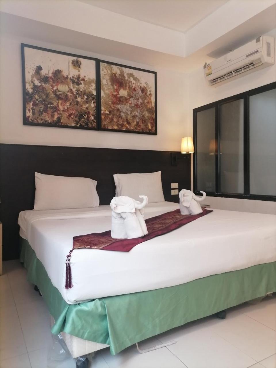 Amici Miei Guesthouse - SHA Plus Phuket Extérieur photo