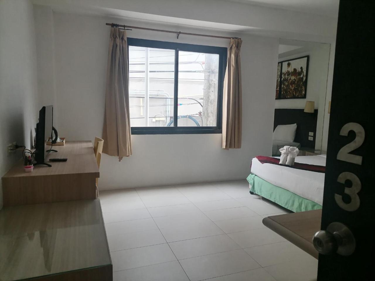 Amici Miei Guesthouse - SHA Plus Phuket Extérieur photo
