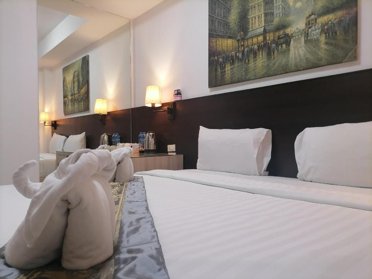 Amici Miei Guesthouse - SHA Plus Phuket Extérieur photo