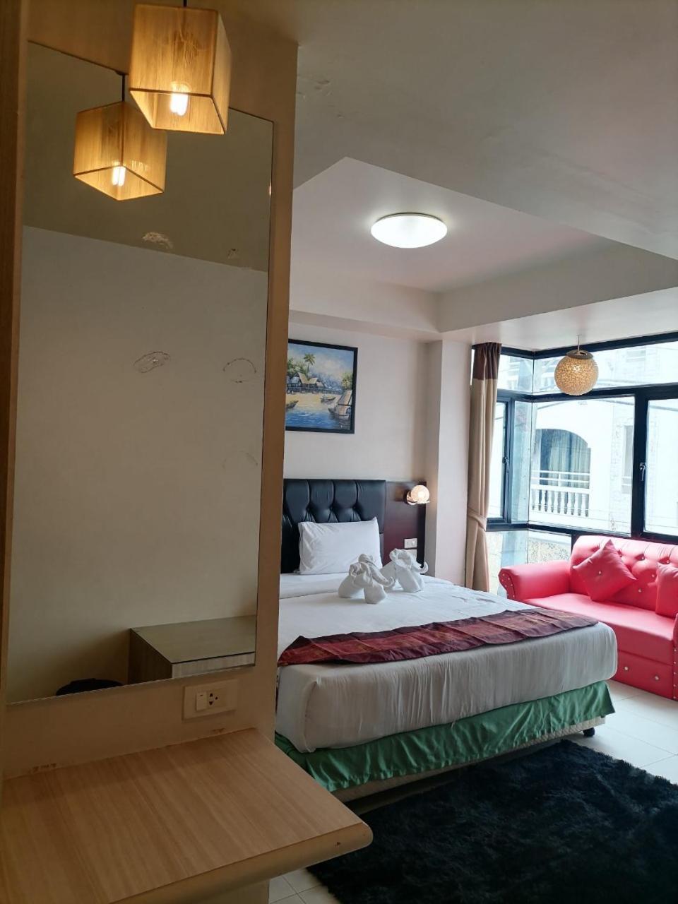 Amici Miei Guesthouse - SHA Plus Phuket Extérieur photo
