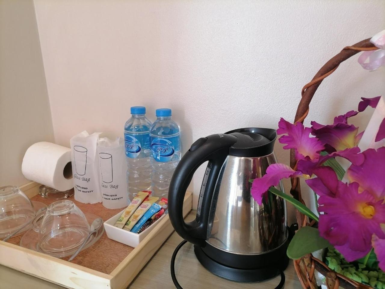 Amici Miei Guesthouse - SHA Plus Phuket Extérieur photo
