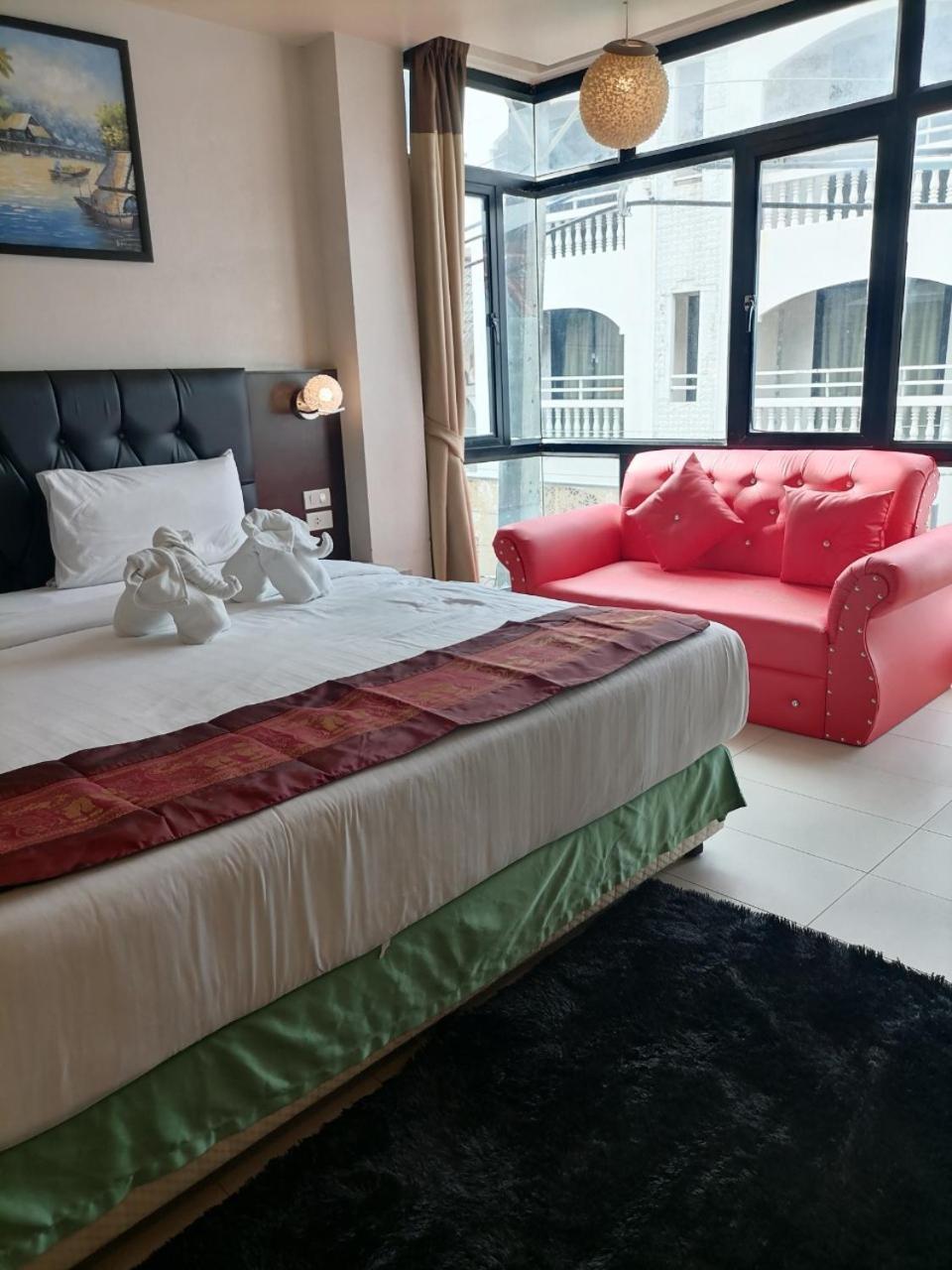Amici Miei Guesthouse - SHA Plus Phuket Extérieur photo