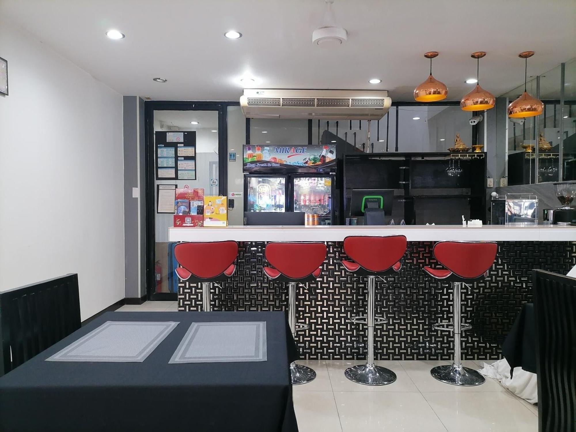 Amici Miei Guesthouse - SHA Plus Phuket Extérieur photo