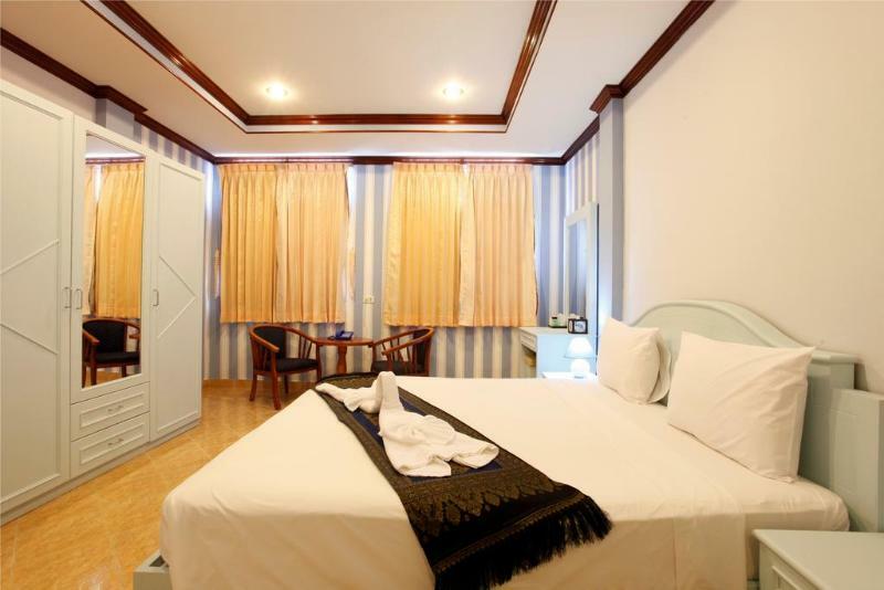 Amici Miei Guesthouse - SHA Plus Phuket Extérieur photo