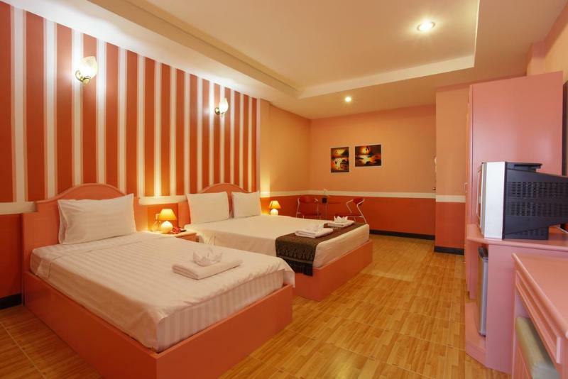 Amici Miei Guesthouse - SHA Plus Phuket Extérieur photo